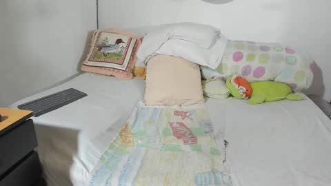 Snapshot of mrs_mommy chatting on 09.08.25 mrs_mommy online show from 09.08.25