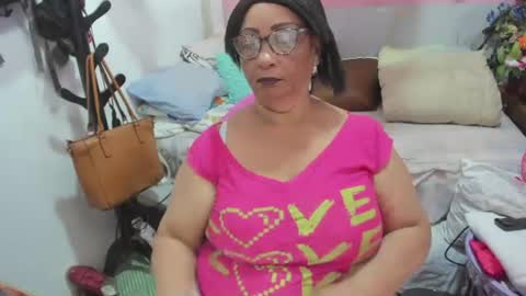 Snapshot of mrs_mommy chatting on 06.11.26 mrs_mommy online show from 06.11.26