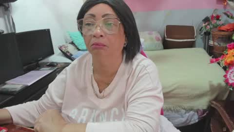 Snapshot of mrs_mommy chatting on 07.26.26 mrs_mommy online show from 07.26.26