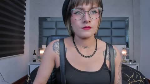Snapshot of mrs_regina_clk chatting on 05.29.26 Regina online show from 05.29.26