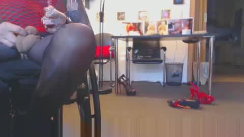 Snapshot of mrsilver333 chatting on 10.30.25 Mik online show from 10.30.25