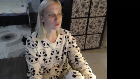 Snapshot of mrsluck chatting on 06.08.26 Sasha online show from 06.08.26