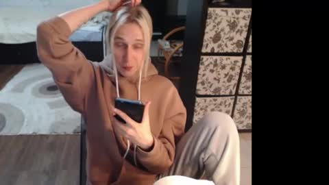 Snapshot of mrsluck chatting on 06.18.26 Sasha online show from 06.18.26