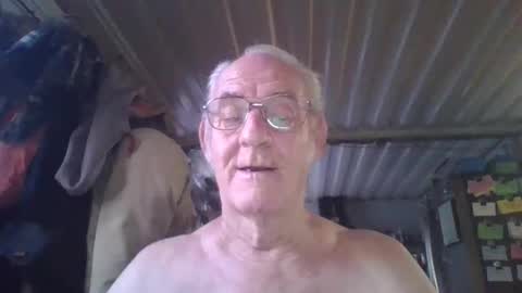 Snapshot of mrsubman chatting on 04.11.26 Chuck online show from 04.11.26