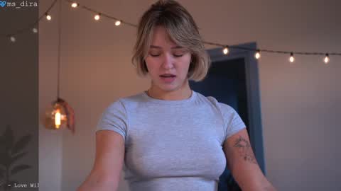 Snapshot of ms_dira chatting on 02.04.26 dira and the riru tribe online show from 02.04.26