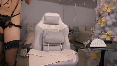 Snapshot of ms_lawless chatting on 12.17.24 Samantha online show from 12.17.24