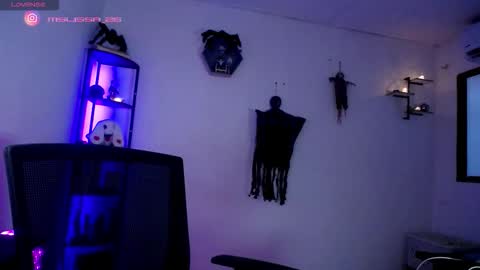 Snapshot of ms_lissa chatting on 10.16.25 MISS LISSA online show from 10.16.25