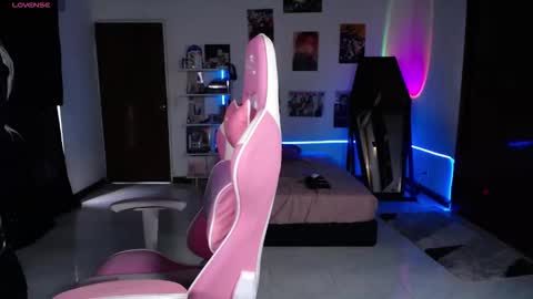 Manuela3 online show from 10.29.25