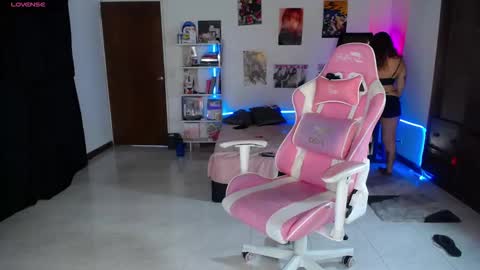 Manuela3 online show from 11.18.25