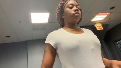 Snapshot of mskitty000 chatting on 11.01.25 mskitty000 online show from 11.01.25