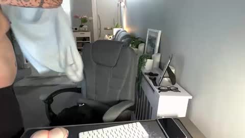 Snapshot of mtb1697 chatting on 03.31.26 mtb1697 online show from 03.31.26