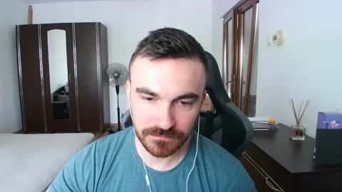 Snapshot of mu5clemania chatting on 05.18.26 Victor online show from 05.18.26