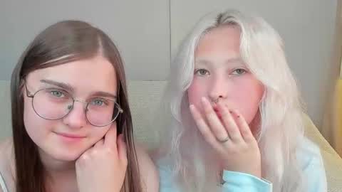 Snapshot of muffin_mia chatting on 07.30.26 Mia online show from 07.30.26