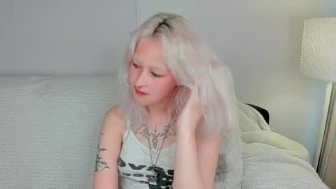 Snapshot of muffin_mia chatting on 07.31.26 Mia online show from 07.31.26
