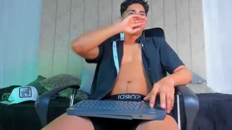 Snapshot of muichiro_tokito1 chatting on 01.26.25 muichiro tokito1 online show from 01.26.25