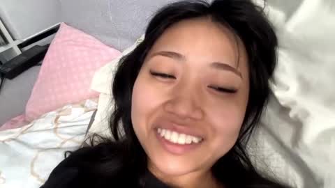 Mia online show from 04.28.26