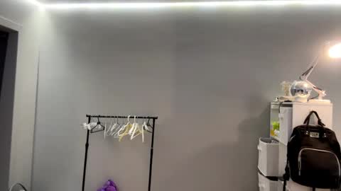 Mia online show from 04.30.26