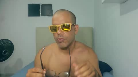 Snapshot of multiplicationboom chatting on 11.17.25 multiplicationboom online show from 11.17.25