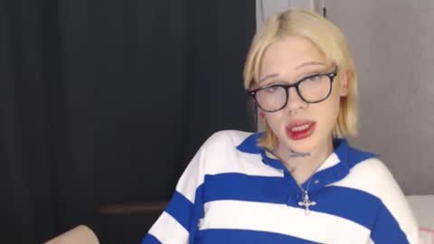 Snapshot of mun_poli chatting on 02.13.26 Polik online show from 02.13.26