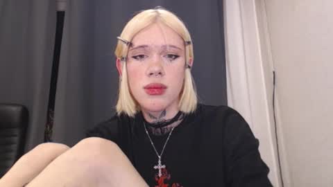 Snapshot of mun_poli chatting on 02.20.26 Polik online show from 02.20.26