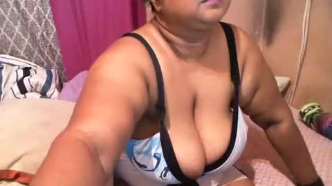 Snapshot of munniegalz1 chatting on 03.02.25 your angel online show from 03.02.25