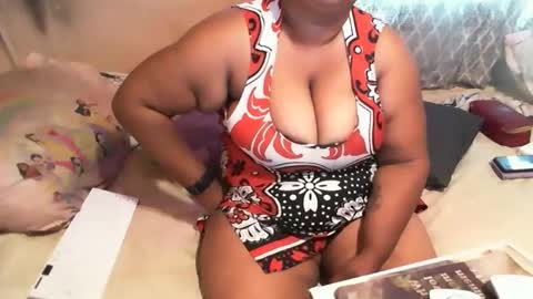 Snapshot of munniegalz1 chatting on 11.14.25 your angel online show from 11.14.25