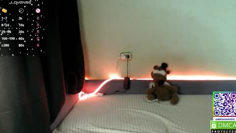 Snapshot of murrrworren chatting on 10.31.25 Mira online show from 10.31.25