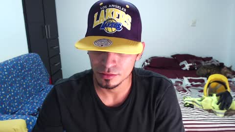 Snapshot of muscle_man1 chatting on 01.01.25 Mike online show from 01.01.25