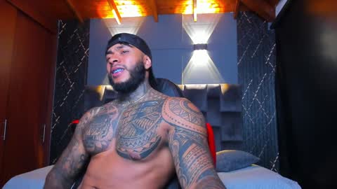 Snapshot of muscle_man19 chatting on 12.10.24 Nick online show from 12.10.24