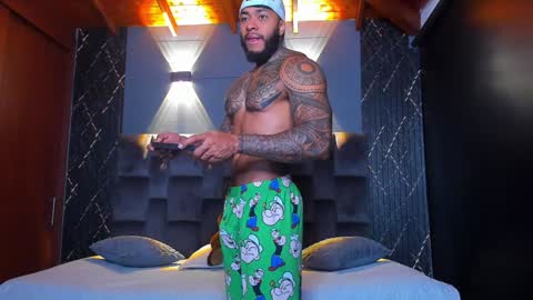 Snapshot of muscle_man19 chatting on 12.13.24 Nick online show from 12.13.24