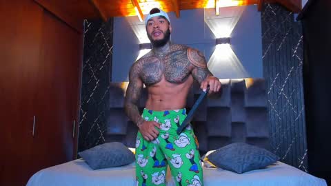 Snapshot of muscle_man19 chatting on 12.18.24 Nick online show from 12.18.24