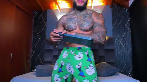 Snapshot of muscle_man19 chatting on 12.27.24 Nick online show from 12.27.24