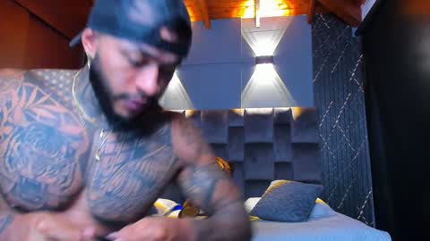 Snapshot of muscle_man19 chatting on 12.29.24 Nick online show from 12.29.24
