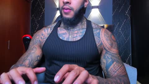 Snapshot of muscle_man19 chatting on 01.11.25 Nick online show from 01.11.25