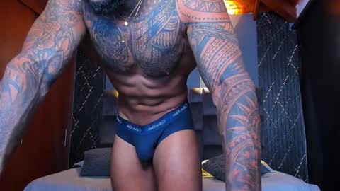 Snapshot of muscle_man19 chatting on 01.11.25 Nick online show from 01.11.25