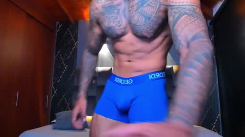 Snapshot of muscle_man19 chatting on 01.12.25 Nick online show from 01.12.25
