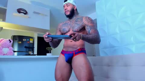Snapshot of muscle_man19 chatting on 02.20.25 Nick online show from 02.20.25