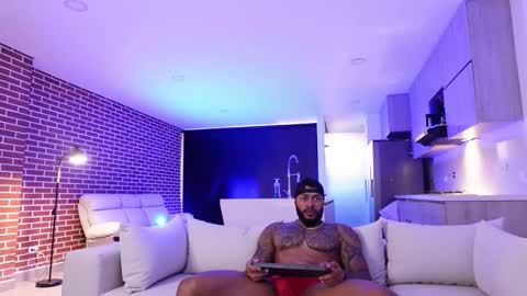 Snapshot of muscle_man19 chatting on 09.24.25 Nick online show from 09.24.25