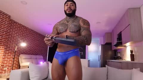 Snapshot of muscle_man19 chatting on 10.14.25 Nick online show from 10.14.25