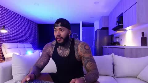Snapshot of muscle_man19 chatting on 10.21.25 Nick online show from 10.21.25