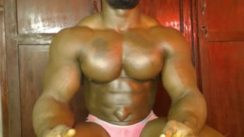 musclegod23 online show from 10.20.25