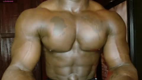 Snapshot of musclegodsammy23 chatting on 04.07.26 musclegod23 online show from 04.07.26