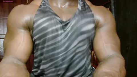 Snapshot of musclegodsammy23 chatting on 04.10.26 musclegod23 online show from 04.10.26