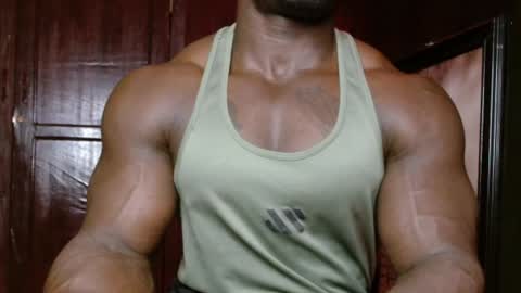 Snapshot of musclegodsammy23 chatting on 04.11.26 musclegod23 online show from 04.11.26