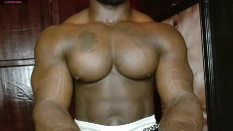 Snapshot of musclegodsammy23 chatting on 04.15.26 musclegod23 online show from 04.15.26