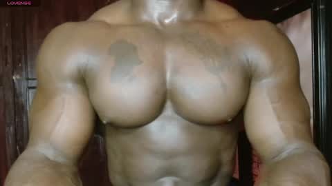 Snapshot of musclegodsammy23 chatting on 04.22.26 musclegod23 online show from 04.22.26