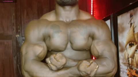 Snapshot of musclegodsammy23 chatting on 05.11.26 musclegod23 online show from 05.11.26