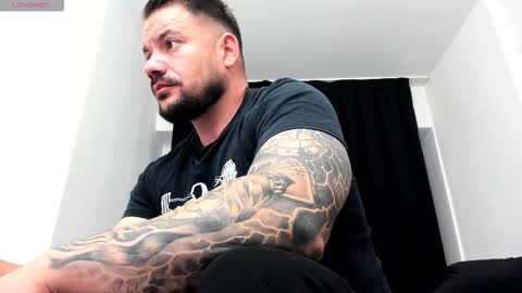 Snapshot of musclemonster31 chatting on 10.09.25 MuscleMonster31 online show from 10.09.25
