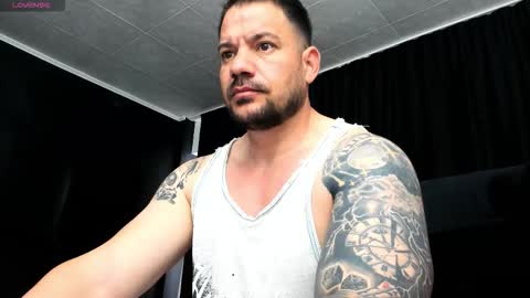Snapshot of musclemonster31 chatting on 10.21.25 MuscleMonster31 online show from 10.21.25