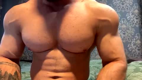 Snapshot of muscularjuggler chatting on 10.12.25 muscularjuggler online show from 10.12.25